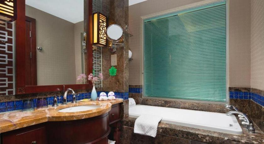 Chongqing Huachen International Hotel Екстер'єр фото